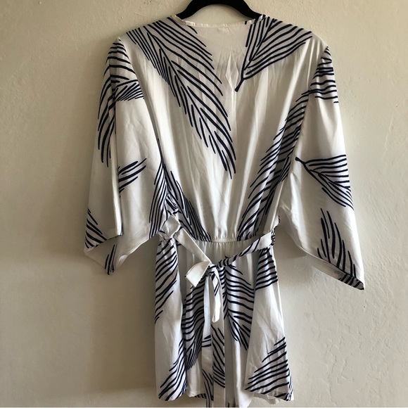 Patterned open front Robe size Medium - Picture 3 of 5